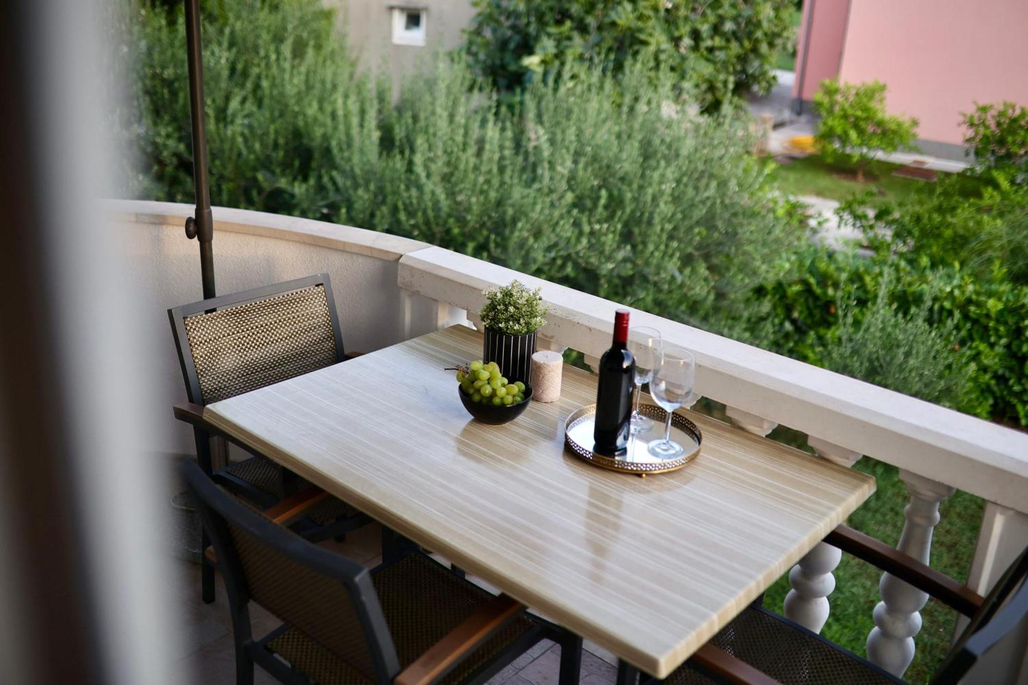 Holiday Home Tia Split Buitenkant foto